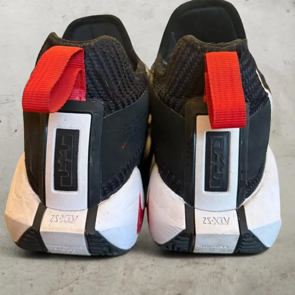 Nike lebron soldier